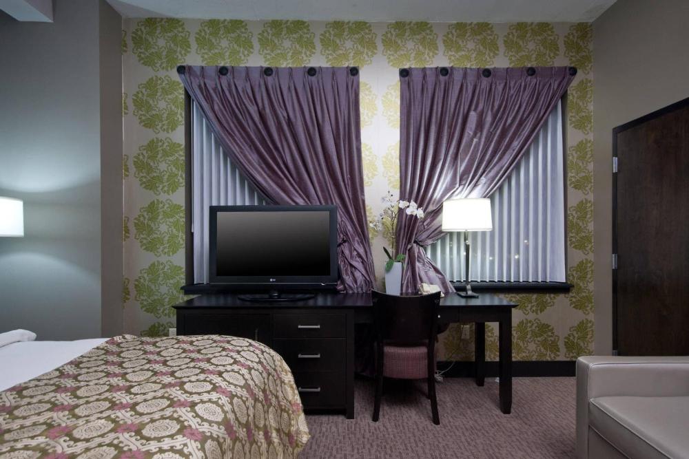 King Room with Spa Bath interior